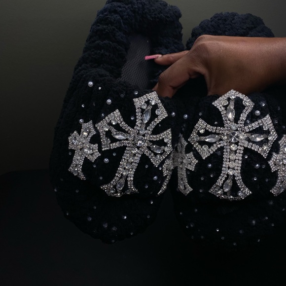 Yarn slides with cross and rhinestones - Picture 5 of 7